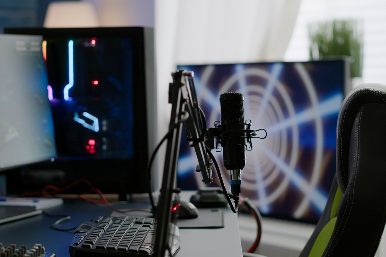 game-loading-on-display-of-rgb-professional-powerf-2022-02-23-18-57-27-utc.jpg